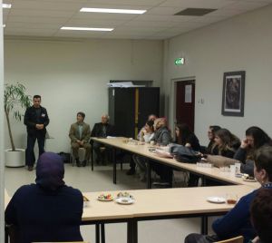 De leraar van de Turkse school, Mohammed, kwam aan het woord om dankbaarheid te uiten voor de verbinding 