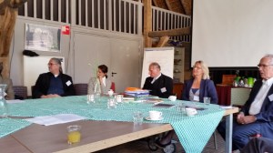 Andras Laszlo geflankeerd door Sylvie Verleye (Links) en Nicolette Meeder 